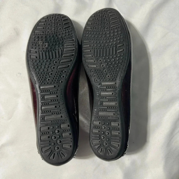 Stuart Weitzman Patent Leather Loafers Maroon Tassles Size  5 1/2 - Picture 11 of 11